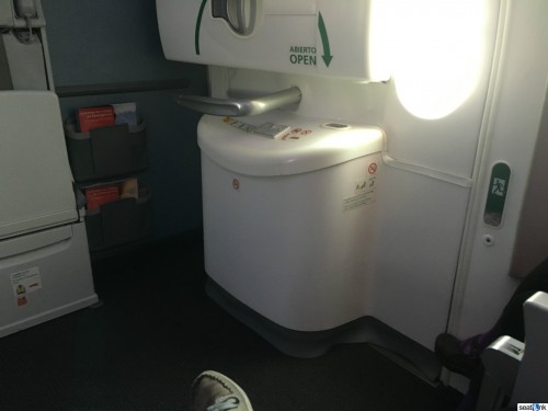 LAN-LATAM-787-800-Economy-01