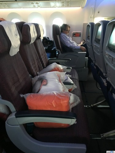 LAN-LATAM-787-800-Economy-02