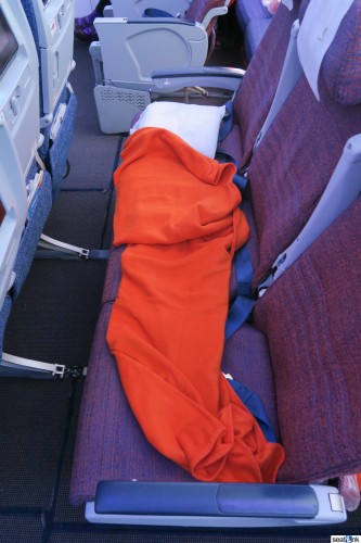 LAN-LATAM-787-800-Economy-03