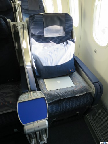 ANA-787-800-Regional-Business-Class-03