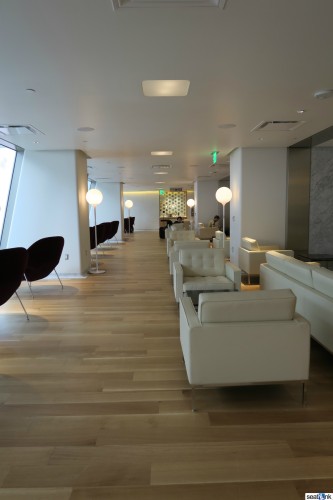 Qantas-Oneworld-First-Class-Lounge-Los-Angeles-05