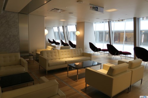Qantas-Oneworld-First-Class-Lounge-Los-Angeles-09