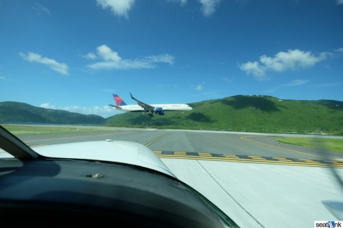 A Delta 757 about to land at St Thomas