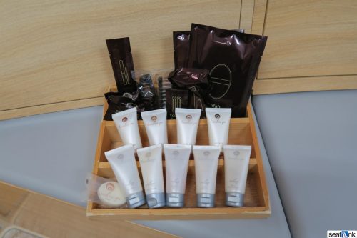 Plenty of bathroom amenities in Emirates first