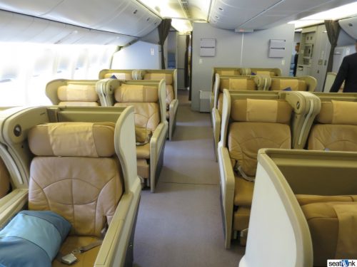 Forward business class cabin on Singapore’s 777-200