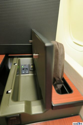Japan Airlines First Class Review 777-300ER 11