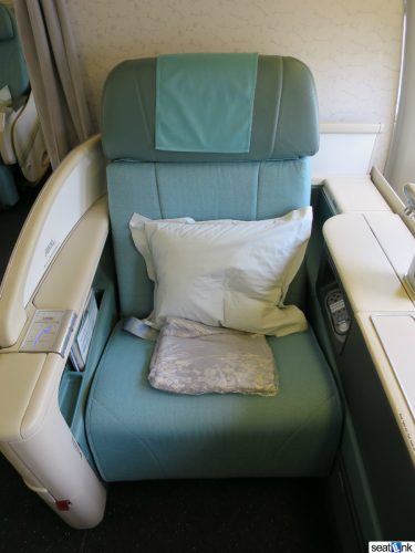 Korean Air Old First Class Review 777-300ER 04