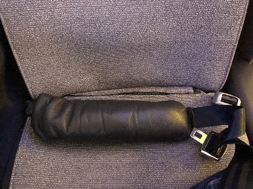 Seatbelt with shoulder strap