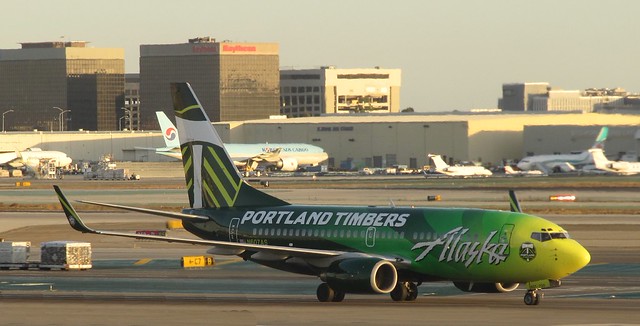 Alaska Airlines Boeing 737-700 (737) aircraft