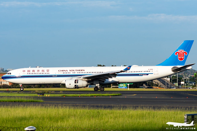 Chongqing Airlines aircraft