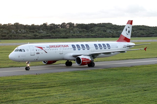 Austrian Airlines Airbus A321 211 aircraft