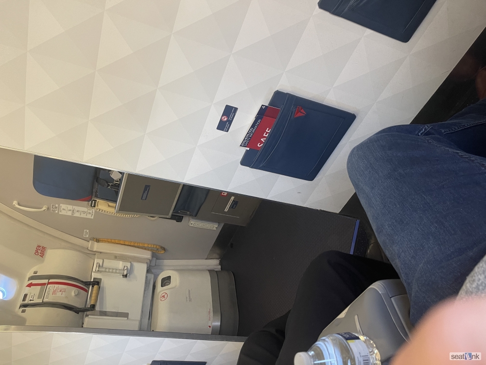 Traveler photo, seat 1D