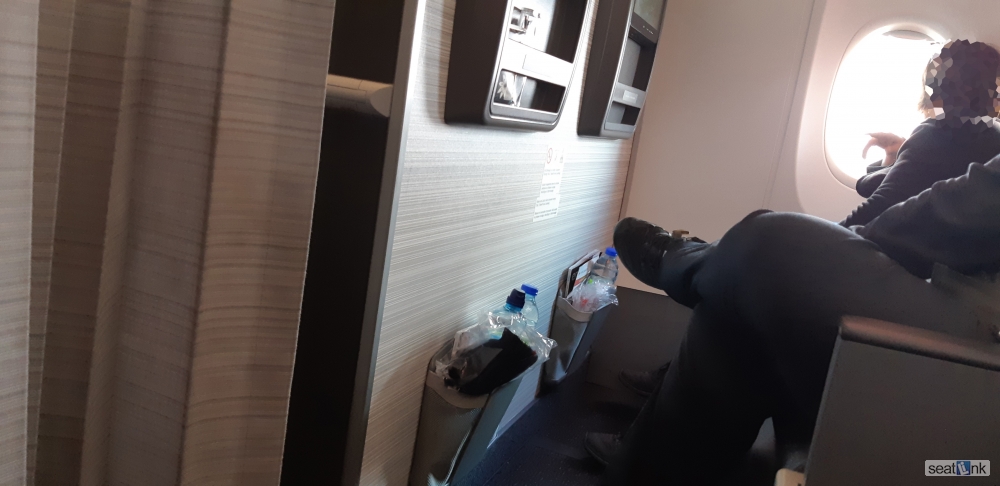 Seat 1F